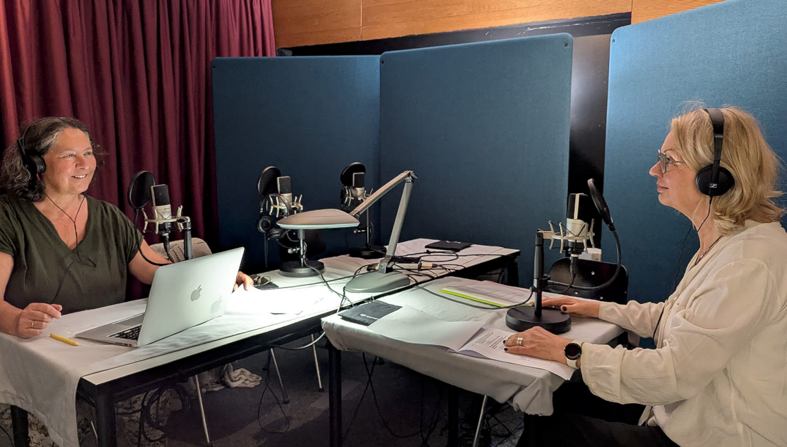 Regina Ryssel und Martina Rubbel bei der Podcast-Aufnahme